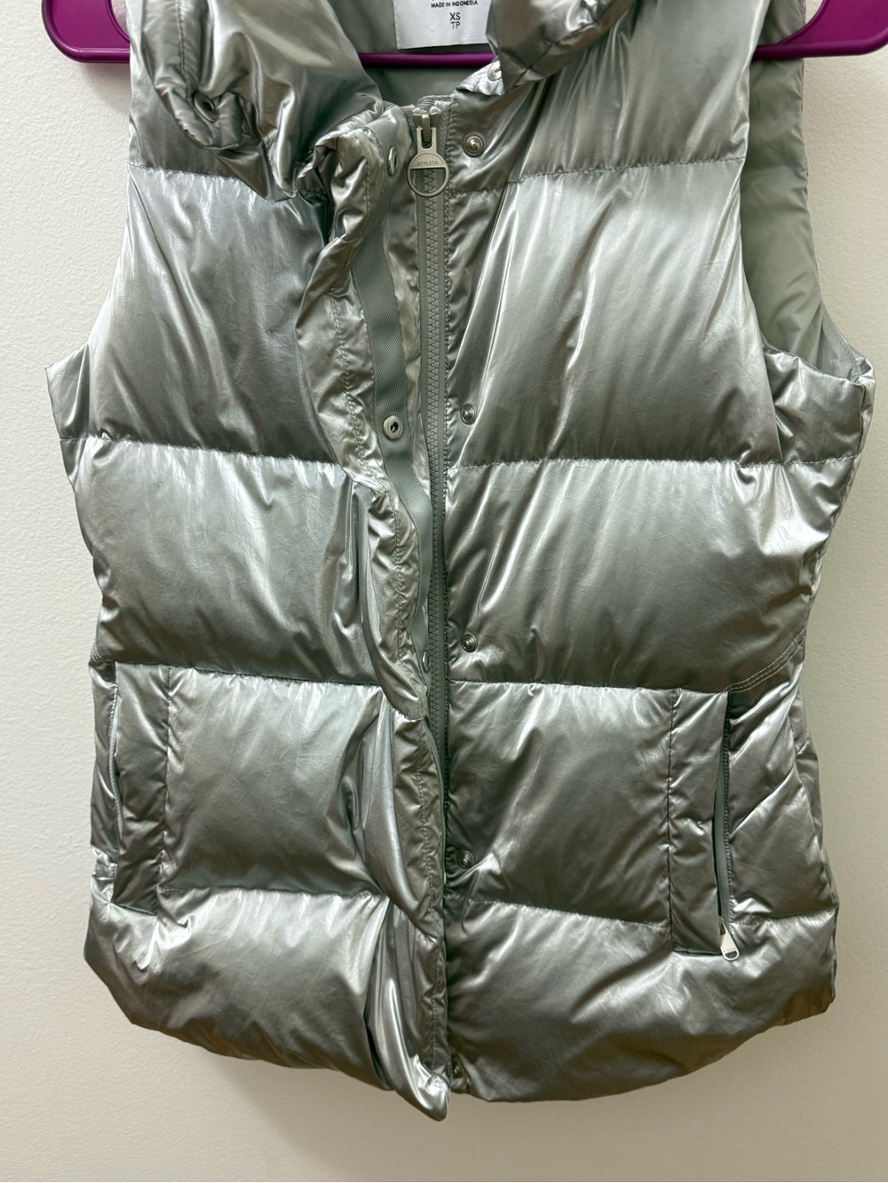 Athleta Metallic Silver Puffer Vest - Silver - Picture 6 of 9